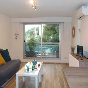 https://le-jardin-des-lices.fr-provencehotel.com